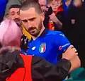 Enthousiaste steward zorgt voor pijnlijke incident met Bonucci (🎥)