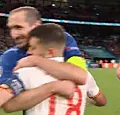 Chiellini zorgt voor hét beeld tijdens Italië-Spanje (🎥)