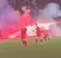 Dramatische beelden: pyro zorgt voor horror bij Belgische match