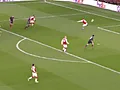 <strong>Video: Ramsey zet Gunners op 3-1 met wéérgaloze hak-goal</strong>