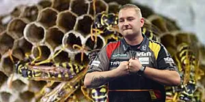 WK Darts: Van den Bergh schittert en verslaat... twee tegenstanders