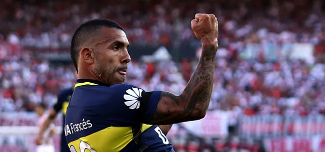 Paniek in Argentinië: Tevez met spoed naar ziekenhuis