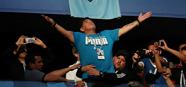 WOW! Maradona als een koning onthaald bij nieuwe club