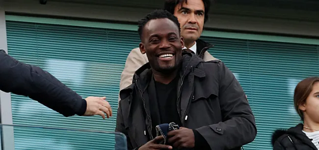 Walgelijk! 'Standbeeld' Essien nóg erger dan borstbeeld Ronaldo