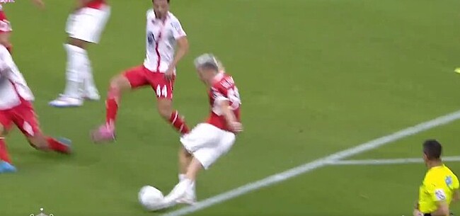 Saelemaekers doet monden openvallen met rabona-goal 🎥