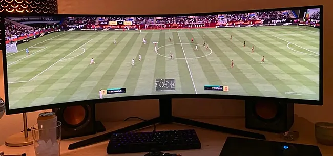 Gamer pakt uit met ultiem scherm voor FIFA 21