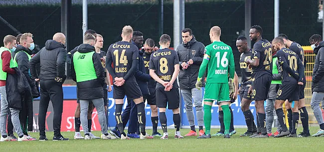 Jbari hard voor drie spelers van Standard: 