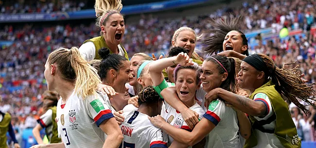 Dames VS nemen scalp van Oranje en pakken wereldtitel