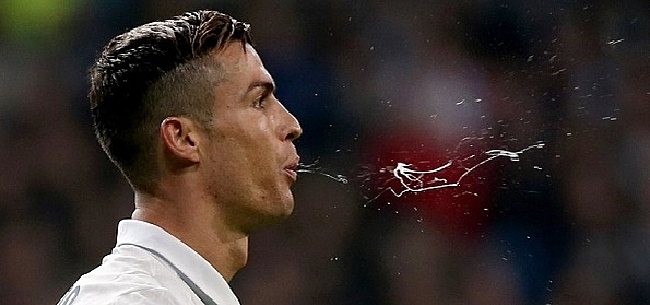 Ronaldo heeft even niet door dat hij gefilmd wordt en dan gebeurt dit...