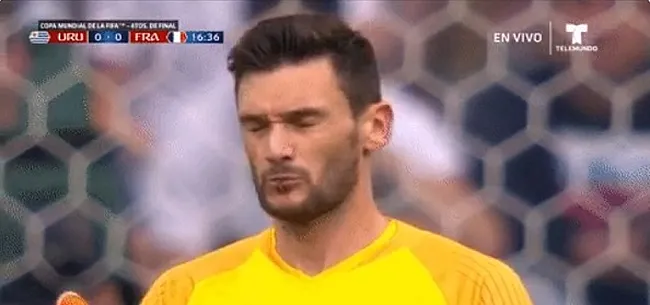 WTF? Lloris wordt aangevallen door gigantisch insect