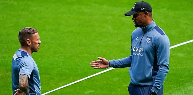 Geëmotioneerde Kompany kondigt vertrek Bellamy aan