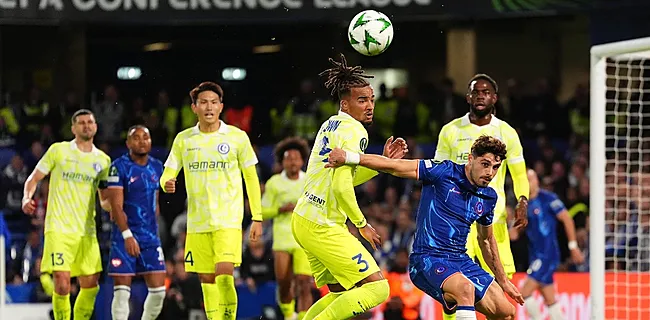 Chelsea-fans vervloeken één man tijdens duel met AA Gent