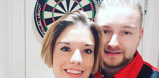 WK Darts: Vrouw Van den Bergh haalt snoeihard uit na fiasco