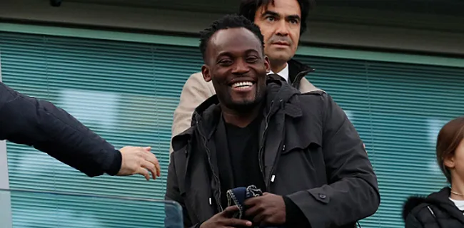 Walgelijk! 'Standbeeld' Essien nóg erger dan borstbeeld Ronaldo