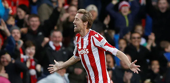 Crouch redt belangrijk punt tegen Leicester