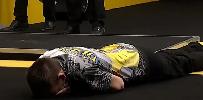 Ophef in dartswereld: Pikachu slaat Van Gerwen helemaal KO