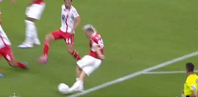 Saelemaekers doet monden openvallen met rabona-goal 🎥