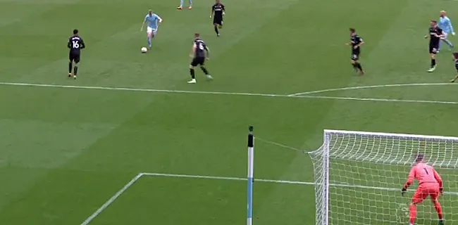 Wat een goal! De Bruyne fusilleert Swansea-doelman voor 3-0 