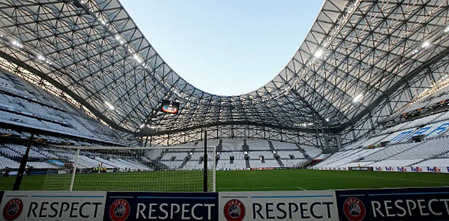 Triestig! 'Fans' zorgen voor vreemde beelden in Marseille