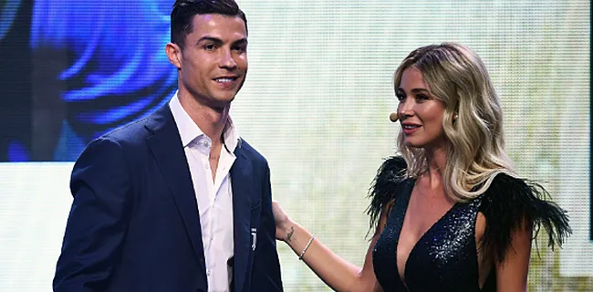 'Bloedmooie journaliste flirt met Ronaldo in interview'