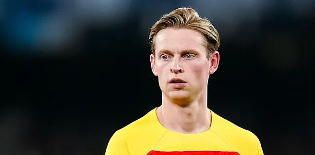 'Barça grijpt hardhandig in: Frenkie tegen de muur gedrukt'