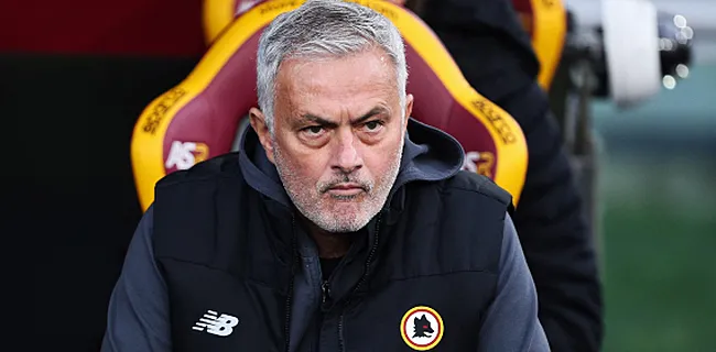 Mourinho gaat helemaal los over 'plastic velden'