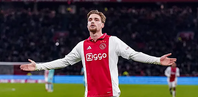 Ajax wint Klassieker in extremis, Barça doet gouden zaak