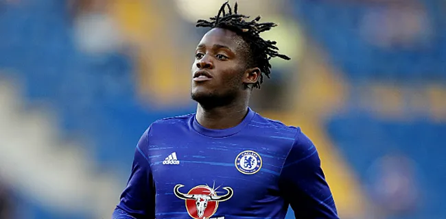 Haha! Batshuayi haalt opmerkelijke outfit uit de kast