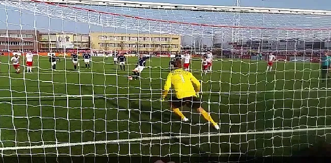 Wat een droomrentree! Van Der Sar stopt meteen een penalty voor Noordwijk